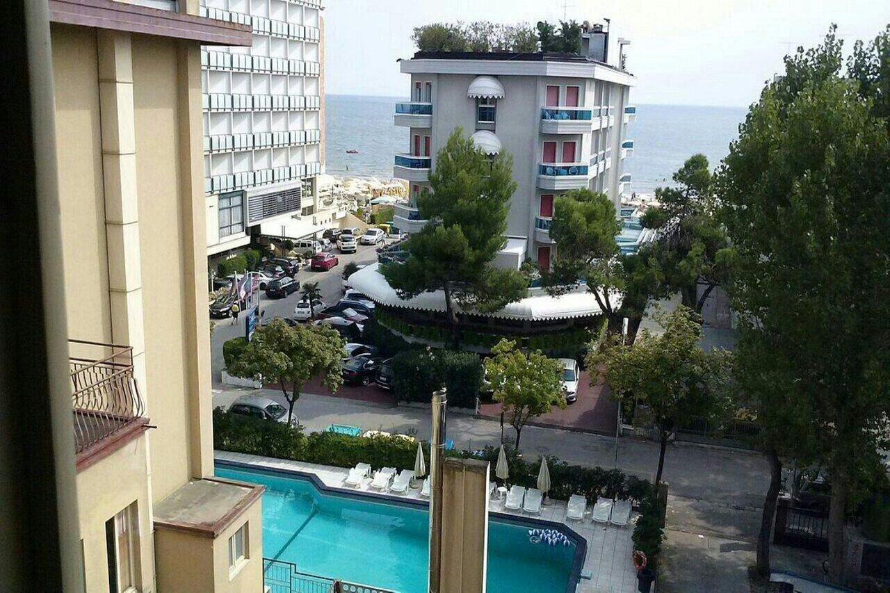 Hotel Amalfi Lido di Jesolo Esterno foto