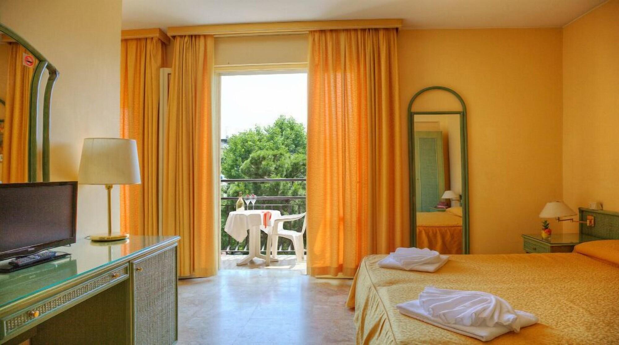 Hotel Amalfi Lido di Jesolo Esterno foto