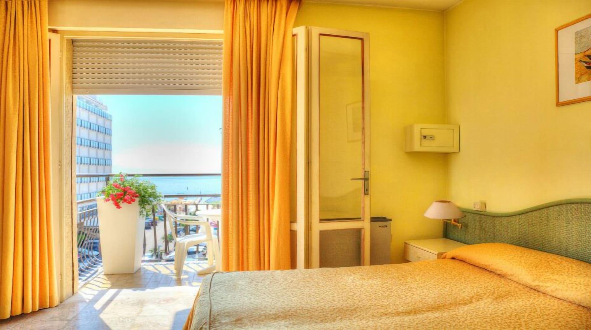 Hotel Amalfi Lido di Jesolo Esterno foto