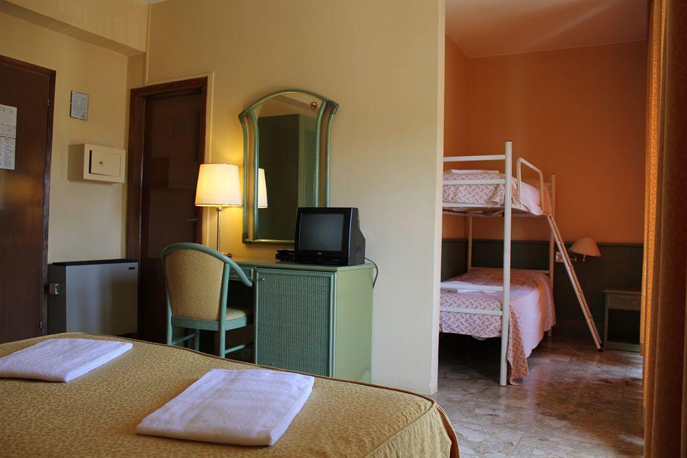 Hotel Amalfi Lido di Jesolo Esterno foto