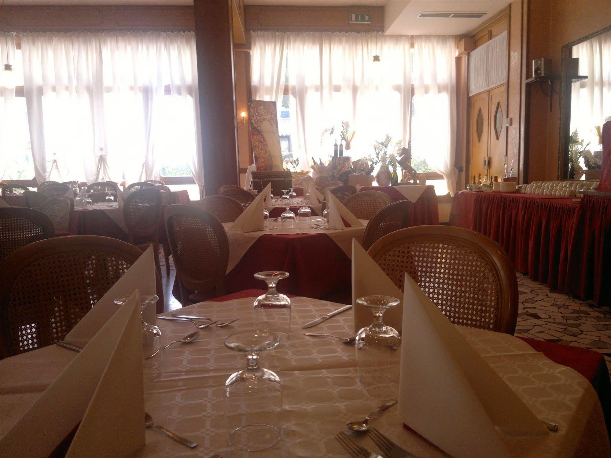 Hotel Amalfi Lido di Jesolo Esterno foto