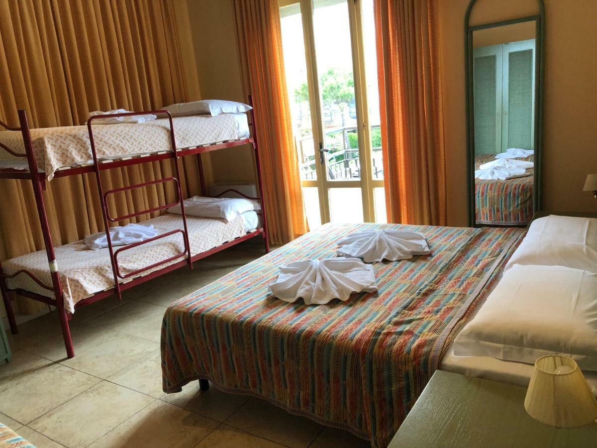 Hotel Amalfi Lido di Jesolo Esterno foto